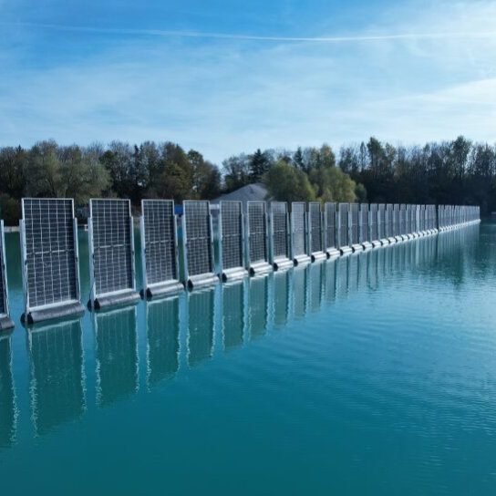 floating-vertical-solar-panels-capture-sun-energy-ponds-lakes-fish-farms-lagoons-designboom-04